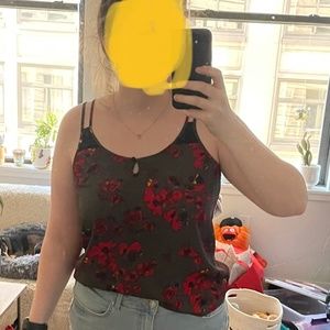 Kensie Floral Tank in Red and Gray